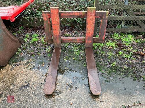 SET OF PALLET FORKS