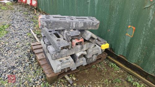 17 HERRAS FENCE PANEL FEET