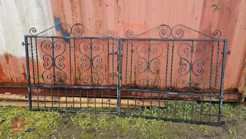 PAIR OF DRIVEWAY GATES