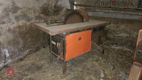 PTO DRIVEN SAW BENCH
