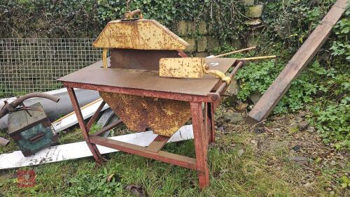DENING SOMERSET PTO DRIVEN SAW BENCH(S/R