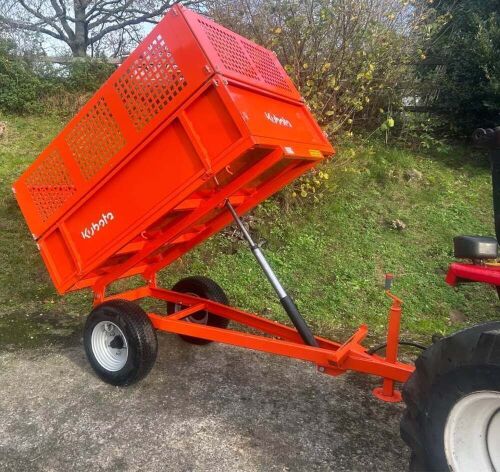 KUBOTA COMPACT TRACTOR TIPPING TRAILER