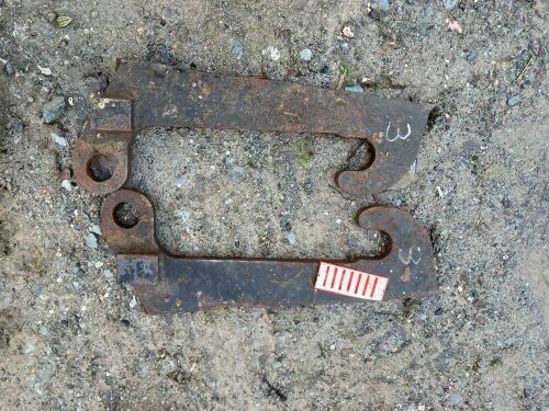 PAIR OF WELD ON CATERPILLAR BRACKETS (3)