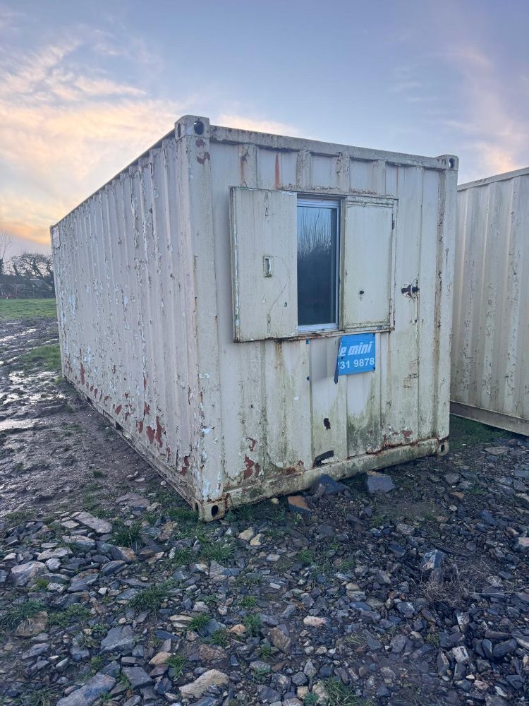 20' OFFICE UNIT C/W KITCHEN
