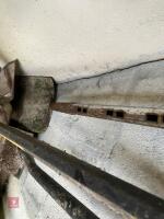 QTY OF GARDEN HAND TOOLS - 4