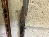 QTY OF GARDEN HAND TOOLS - 5