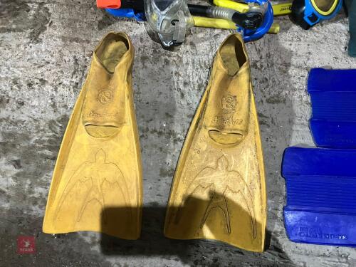 QTY OF SNORKLING EQUIPMENT