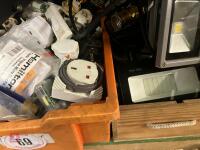QTY ASSORTED LIGHT & ELECTRICAL FITTINGS - 5