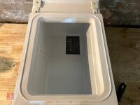 HALFORDS 12V HEATER BOX/FRIDGE - 8