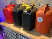 4 X 20L PLASTIC FUEL CANS - 3