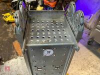 FOLDING PLATFORM LADDER - 3