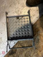 FOLDING PLATFORM LADDER - 11
