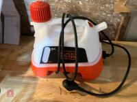 BLACK & DECKER 2400W WALLPAPER STRIPPER - 2