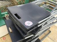 18 FOLDING PLASTIC CHAIRS - 2