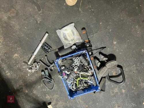 TRAY OF ASSORTED GYM ACCESSORIES