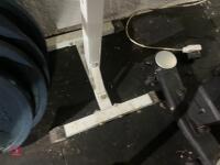 HOMCOM SQUATSTAND & OLYMPIC BAR - 11