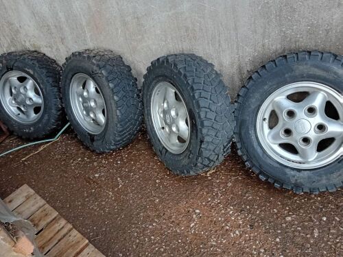 4 X LANDROVER WHEELS AND TYRES