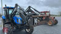 2004 NEW HOLLAND TS 100 4WD TRACTOR - 42