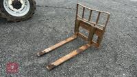 SET OF ADJUSTABLE PALLET FORKS - 4