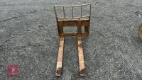 SET OF ADJUSTABLE PALLET FORKS - 5