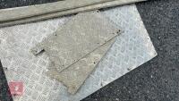 DEFENDER CHEQUER PLATE - 4