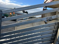 PARKHOUSE 35' 3 DECK LIVESTOCK TRAILER - 17