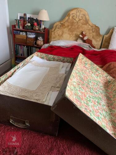 ASSORTED VINTAGE LINEN IN A CASE