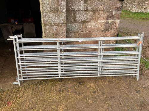 4 GALV 8' IAE SHEEP HURDLES (9)