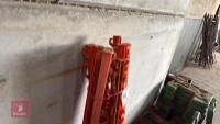 12 PLASTIC ELECTRIC FENCE STAKES - 10