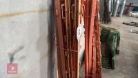 12 PLASTIC ELECTRIC FENCE STAKES - 10