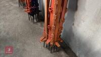 12 PLASTIC ELECTRIC FENCE STAKES - 16