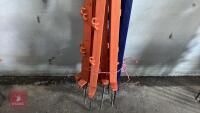 12 PLASTIC ELECTRIC FENCE STAKES - 5