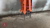 12 PLASTIC ELECTRIC FENCE STAKES - 6