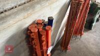 12 PLASTIC ELECTRIC FENCE STAKES - 12