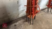 12 PLASTIC ELECTRIC FENCE STAKES - 6