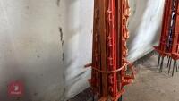 12 PLASTIC ELECTRIC FENCE STAKES - 7