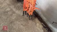 12 PLASTIC ELECTRIC FENCE STAKES - 16