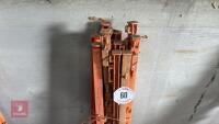 12 PLASTIC ELECTRIC FENCE STAKES - 2