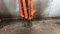12 PLASTIC ELECTRIC FENCE STAKES - 6