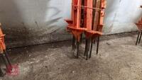 12 PLASTIC ELECTRIC FENCE STAKES - 7