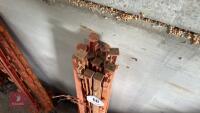 12 PLASTIC ELECTRIC FENCE STAKES - 13