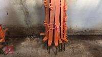 12 PLASTIC ELECTRIC FENCE STAKES - 5