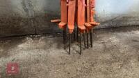 12 PLASTIC ELECTRIC FENCE STAKES - 6