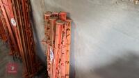 12 PLASTIC ELECTRIC FENCE STAKES - 13