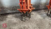 12 PLASTIC ELECTRIC FENCE STAKES - 2