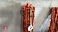 12 PLASTIC ELECTRIC FENCE STAKES - 7