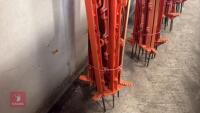 12 PLASTIC ELECTRIC FENCE STAKES - 10
