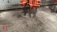 12 PLASTIC ELECTRIC FENCE STAKES - 3