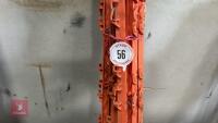 12 PLASTIC ELECTRIC FENCE STAKES - 7