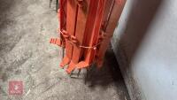 12 PLASTIC ELECTRIC FENCE STAKES - 18